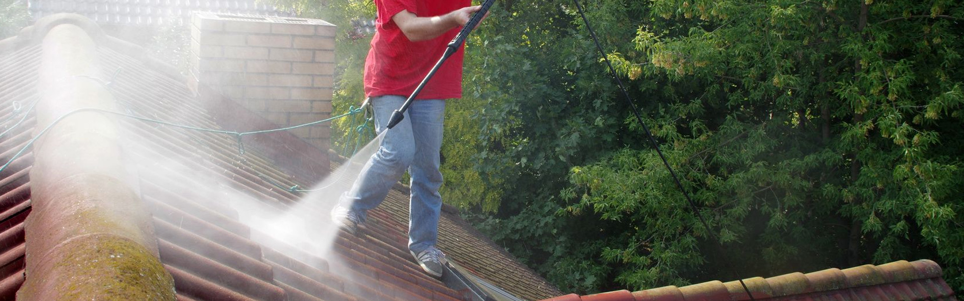 roof-cleaning